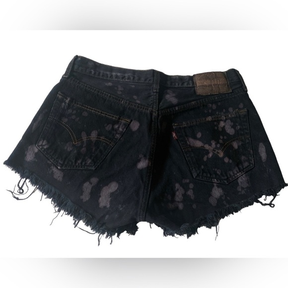Levi’s - Vintage cut off black distressed acid wash denim shorts - Picture 2 of 13